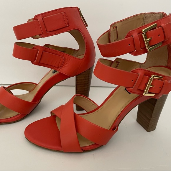 Kenneth Cole Reaction. Size 8, Apricot stacked heel. - Picture 3 of 6